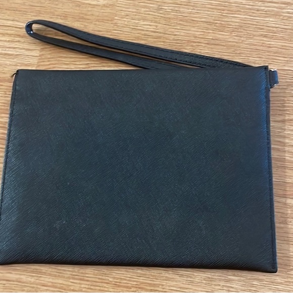 Michael Kors wristlet - Picture 2 of 3